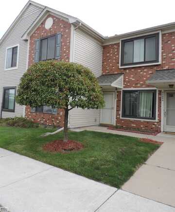 30657 HIDDEN PINES, Roseville, MI 48066