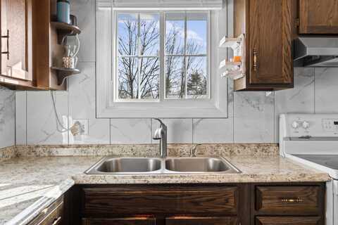 7 Meadow Lane, Lewiston, ME 04240