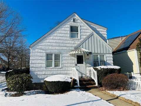 8158 251st St, Bellerose, NY 11426