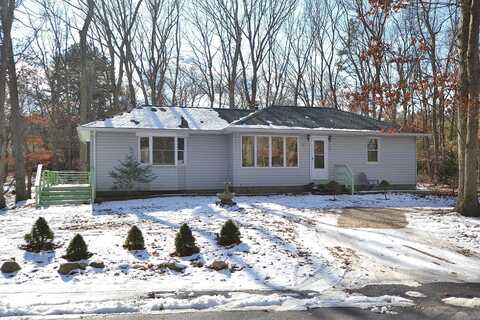 10 Middlethon Avenue, Manorville, NY 11949