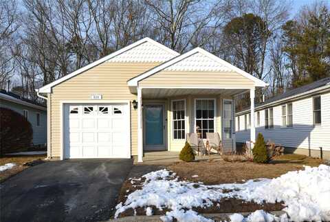 430 Village Circle N, Manorville, NY 11949