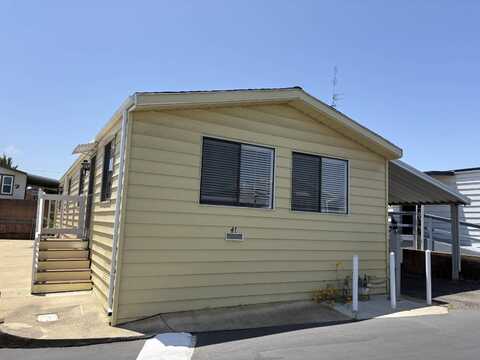 41 Hummingbird Ln, Oceanside, CA 92057