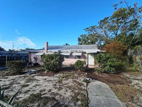 426 S DISSTON AVENUE, TARPON SPRINGS, FL 34689