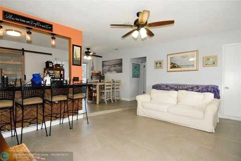 319 SW 9th Ct, Delray Beach, FL 33444