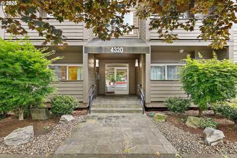 4320 S CORBETT AVE, Portland, OR 97239