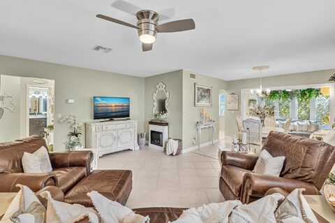 33 Colonial Club Drive, Boynton Beach, FL 33435