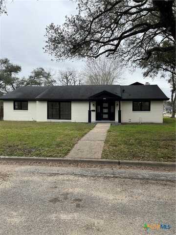 1901 E Warren Avenue, Victoria, TX 77901