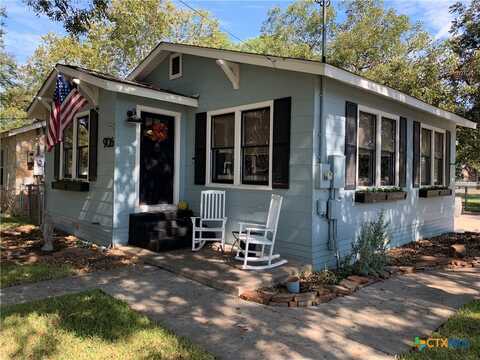 906 Chicago Avenue, New Braunfels, TX 78130