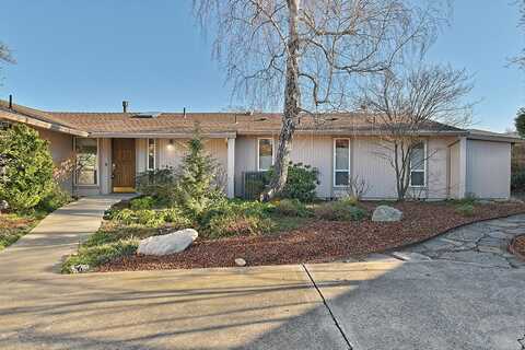 742 Fairway Court, Ashland, OR 97520