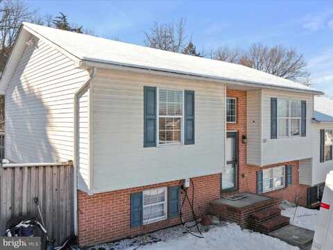 524 STONEWALL STREET, STRASBURG, VA 22657