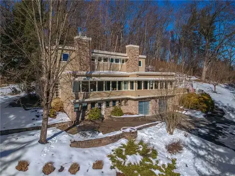 821 Lake Road, Bradfordwoods, PA 15015