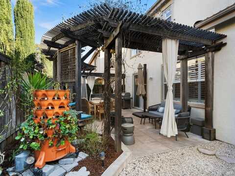 6 Summerbrooke Circle, Napa, CA 94558
