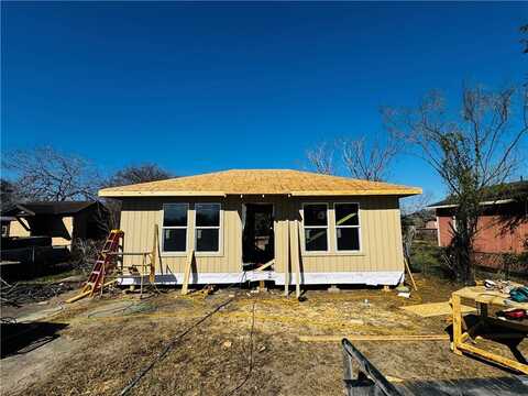 503 Oliver Street, Alice, TX 78332