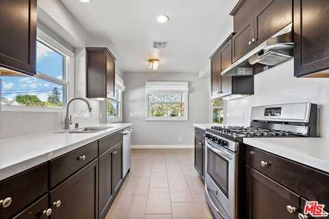 16354 Moorpark St, Encino, CA 91436