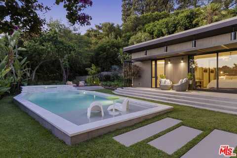 5637 Park Oak Pl, Los Angeles, CA 90068