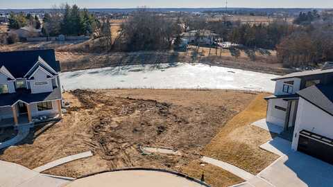 379 S Cedar Ridge Cove, West Des Moines, IA 50266