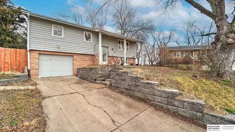 9012 Suffolk Circle, Omaha, NE 68127