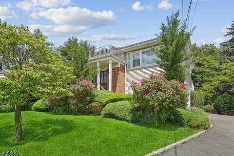 32 Golf Oval, Springfield, NJ 07081