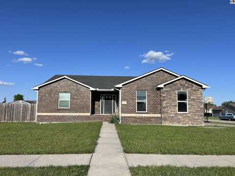 521 Dull Knife St, McPherson, KS 67460