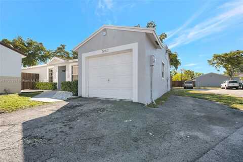 19901 NW 67th Cir Ct, Hialeah, FL 33015