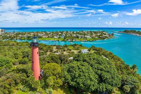 219 Colony Rd, Jupiter Inlet Colony, FL 33469