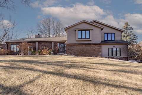 20725 Sundance Dr, Brookfield, WI 53045