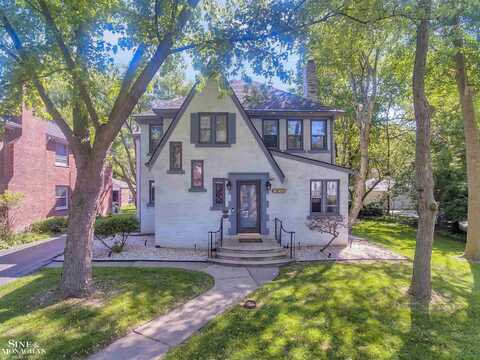 936 Harcourt, Grosse Pointe Park, MI 48230