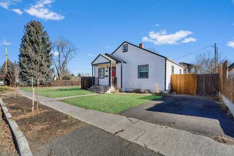 736 SW 10th Street, Redmond, OR 97756