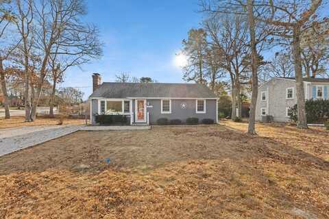 2 Uncle Edwards Rd, Mashpee, MA 02649