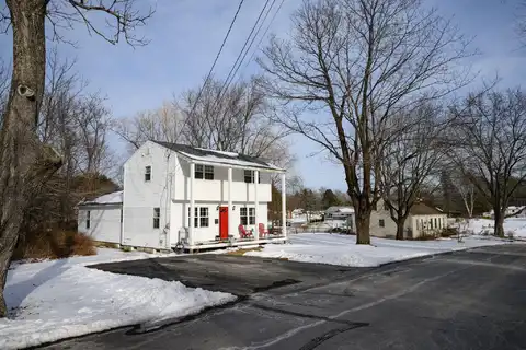 9 Walnut Street, Topsham, ME 04086