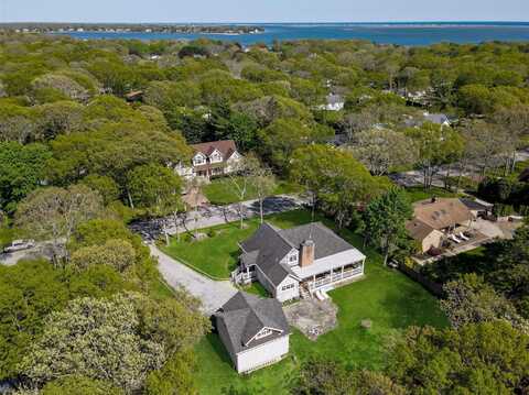 10 Foxboro Road, East Quogue, NY 11946