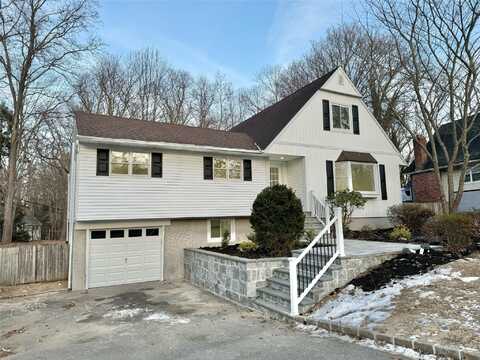 81 Boxwood Drive, Kings Park, NY 11754