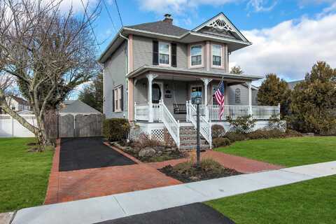 13 1st Street, Islip, NY 11751