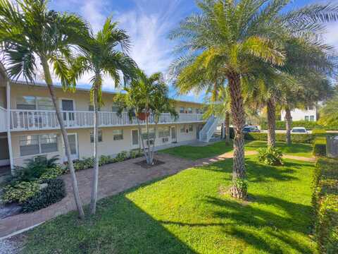 202 S Ocean Breeze Street, Lake Worth, FL 33460