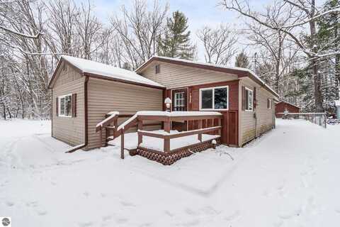 1995 Bear Lane, Oscoda, MI 48750