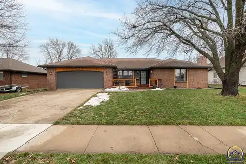 1730 SW Arrowhead RD, Topeka, KS 66604