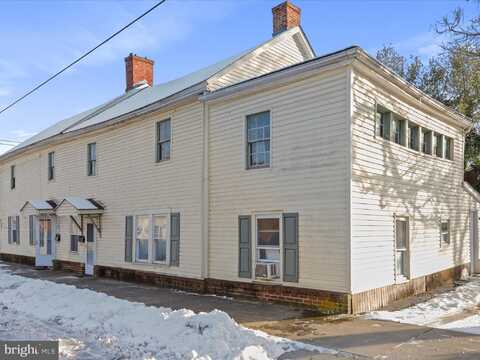 209 W QUEEN STREET, STRASBURG, VA 22657