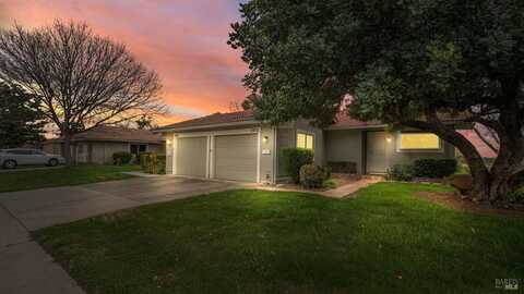 702 Yellowstone Drive, Vacaville, CA 95687