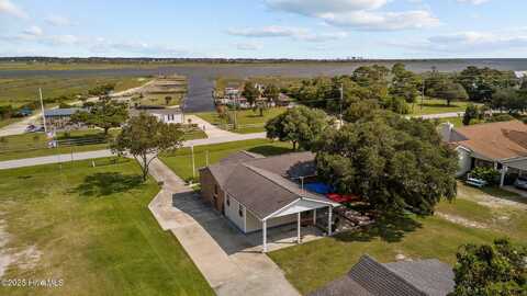 428 Bayview Drive, Harkers Island, NC 28531