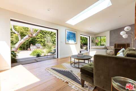 3328 Mandeville Canyon Rd, Los Angeles, CA 90049