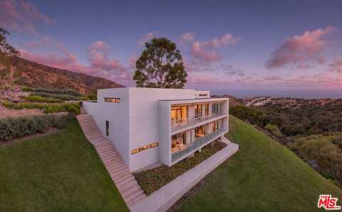 4111 Maguire Dr, Malibu, CA 90265