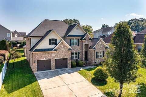 1915 Waterbury Court, Hickory, NC 28602