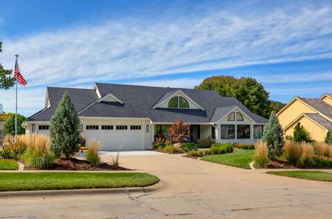 1520 Country Club Boulevard, Clive, IA 50325