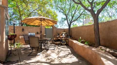 816 Southeast Circle NW, Albuquerque, NM 87104