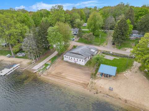 15721 Lakeview Drive, Buchanan, MI 49107