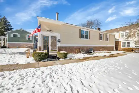 20852 E Glen Haven Circle, Northville, MI 48167