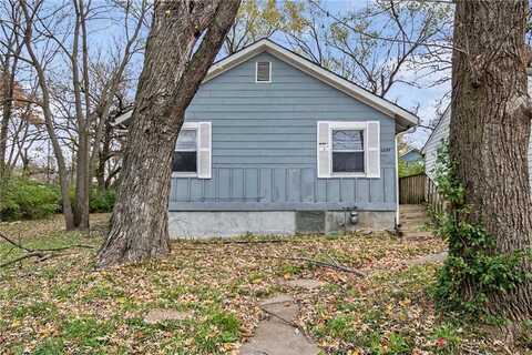 8237 FLORA Avenue, Kansas City, MO 64131