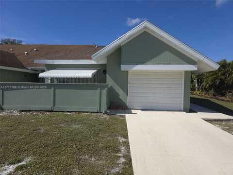 1407 SE Larkwood Cir, Port Saint Lucie, FL 34952