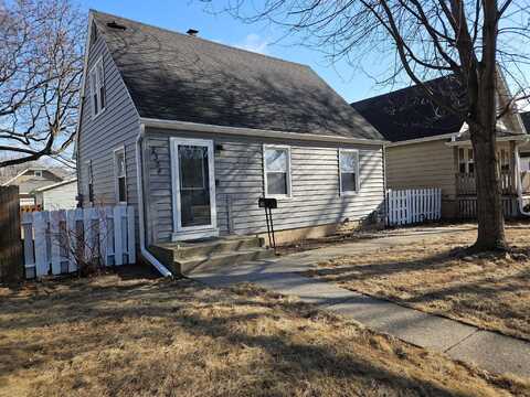 2354 S 66th St, West Allis, WI 53219