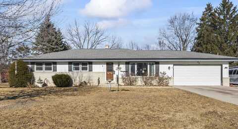 N52w15412 El Rio Dr, Menomonee Falls, WI 53051